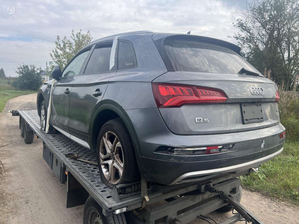 Audi Q5 dalimis. Usa amerikonas