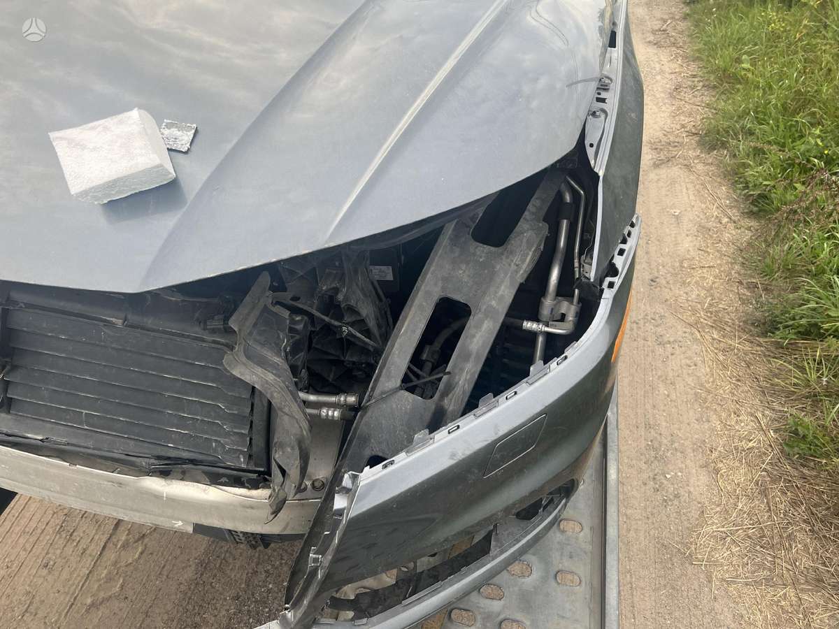 Audi Q5 dalimis. Usa amerikonas
