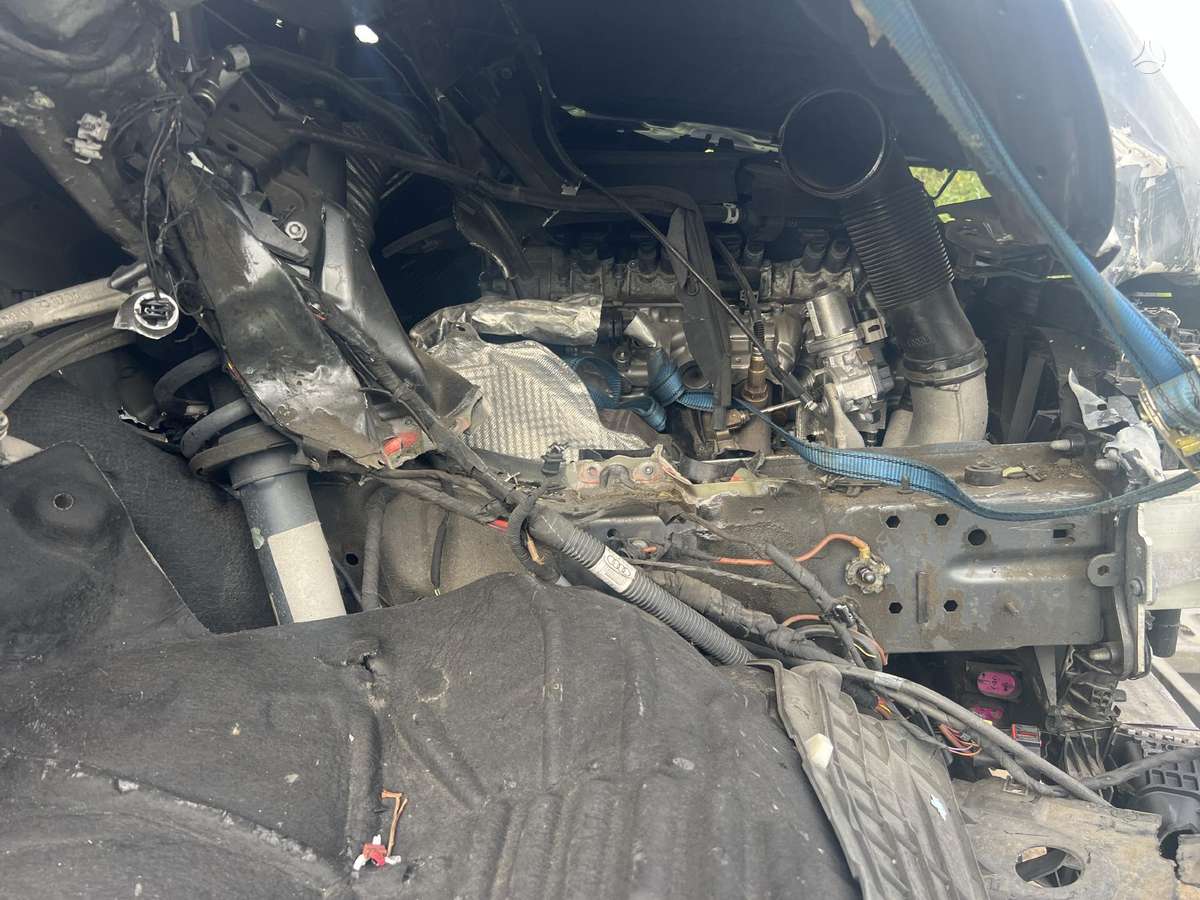Audi Q5 dalimis. Usa amerikonas