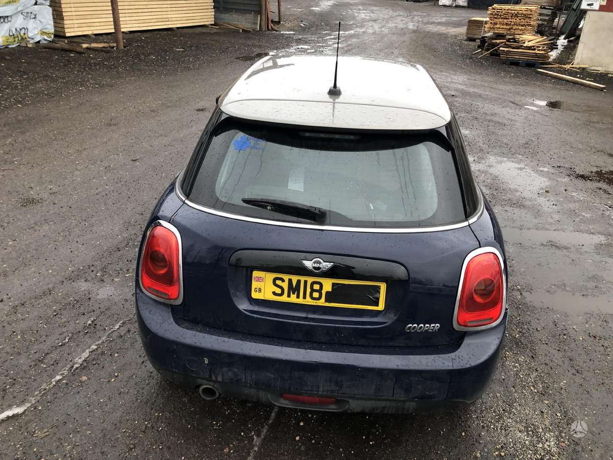 Mini Cooper dalimis
