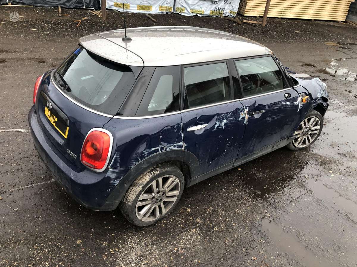 Mini Cooper dalimis