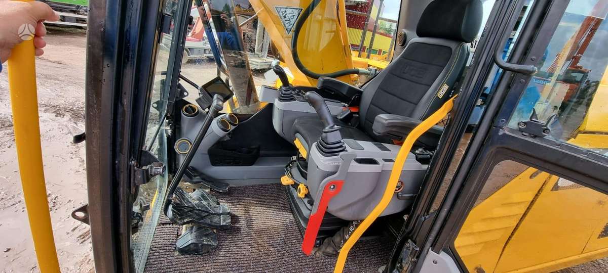 JCB 220X LC, excavator