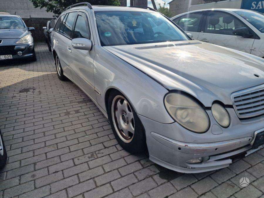 Mercedes-Benz E320 по частям