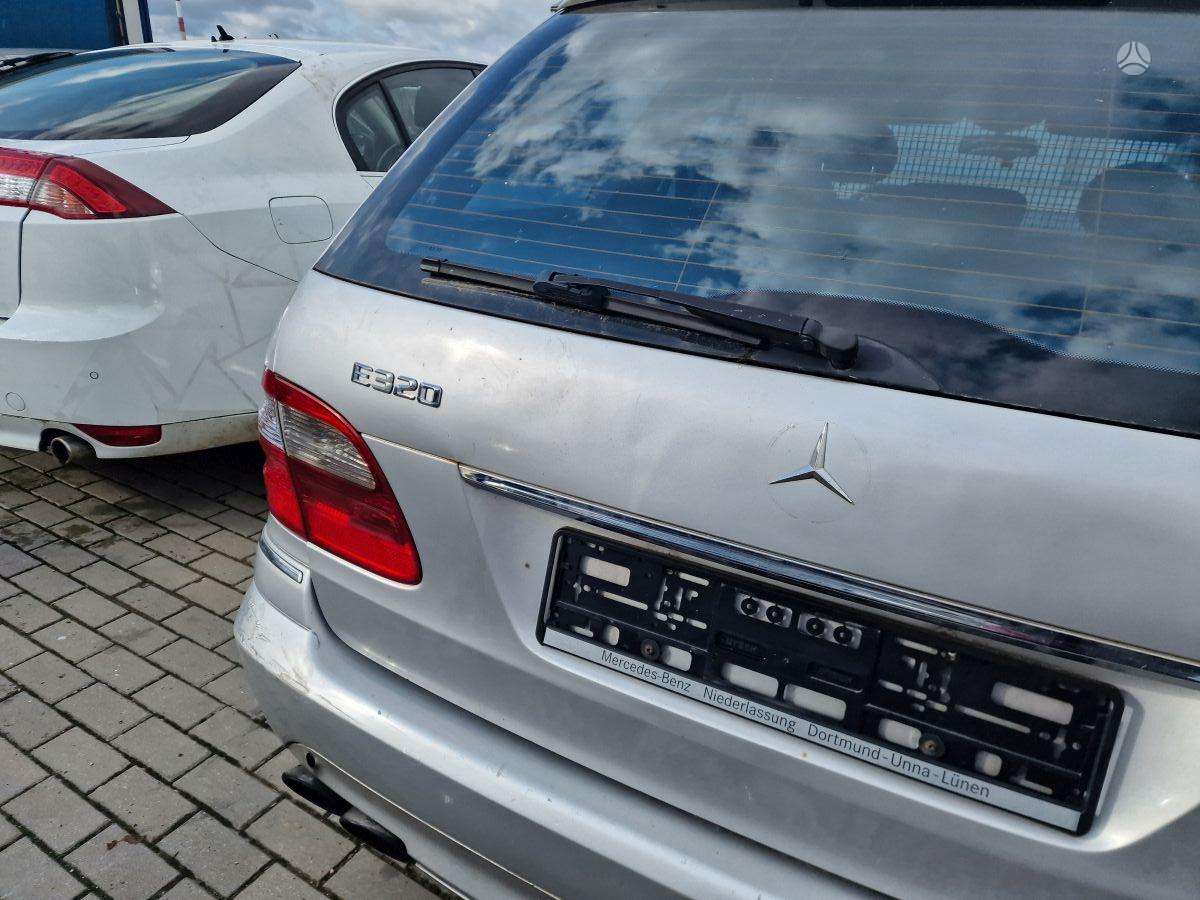 Mercedes-Benz E320 по частям