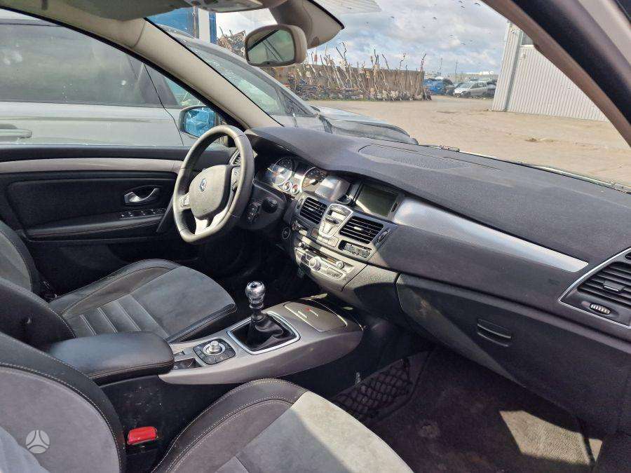 Renault Laguna dalimis. Variklio defektas