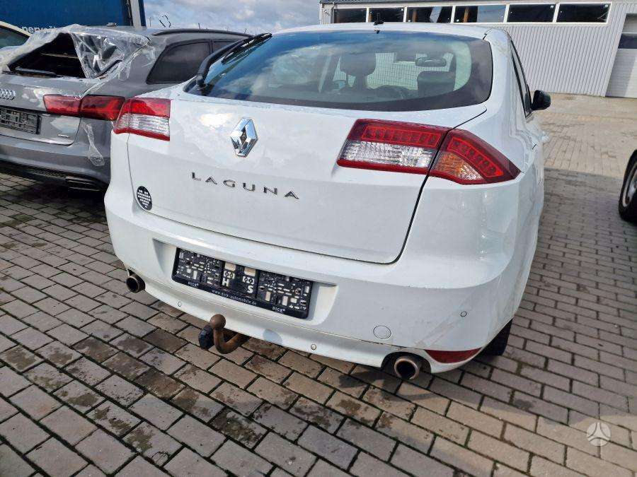 Renault Laguna dalimis. Variklio defektas