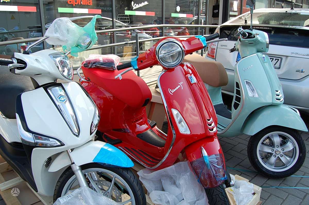 Piaggio Vespa 125cc, scooters / mopeds