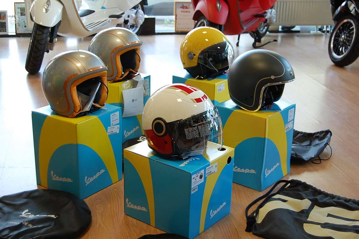 Piaggio Vespa 125cc, scooters / mopeds