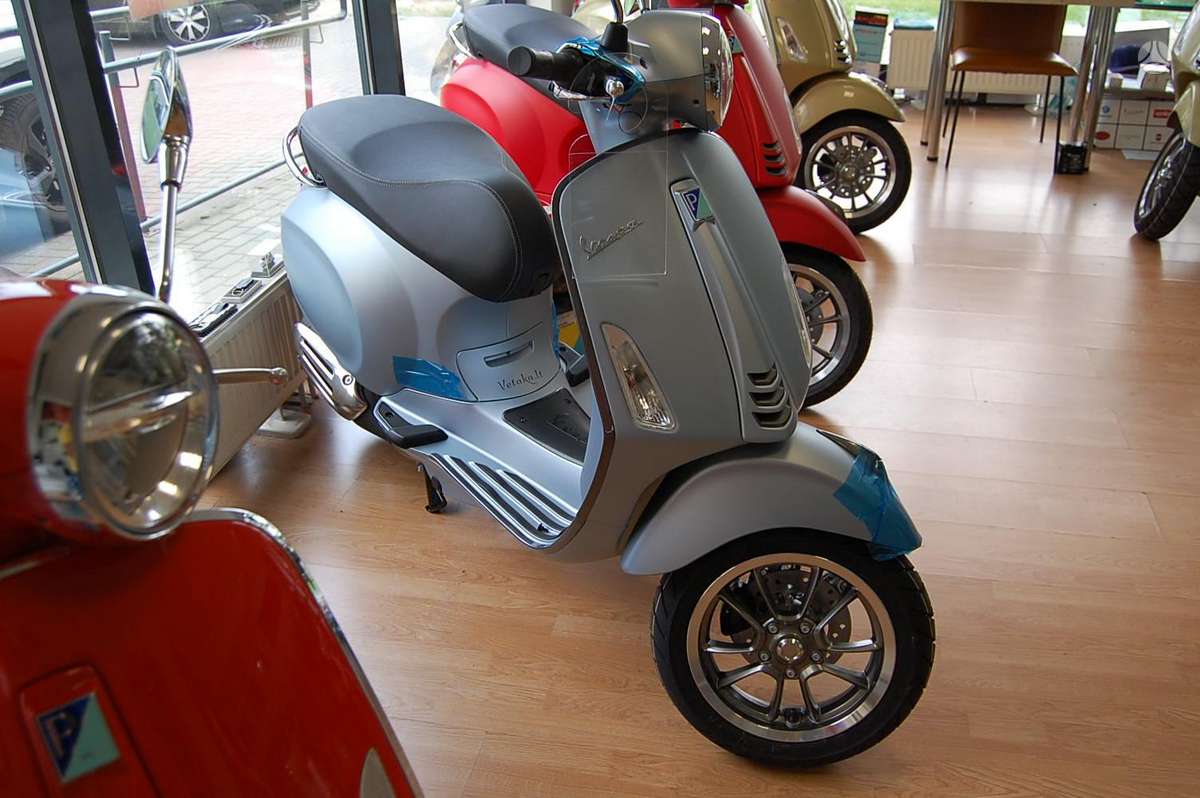 Piaggio Vespa 125cc, scooters / mopeds