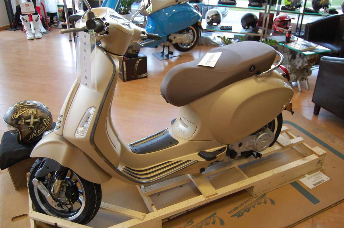 Piaggio Vespa 125cc, scooters / mopeds