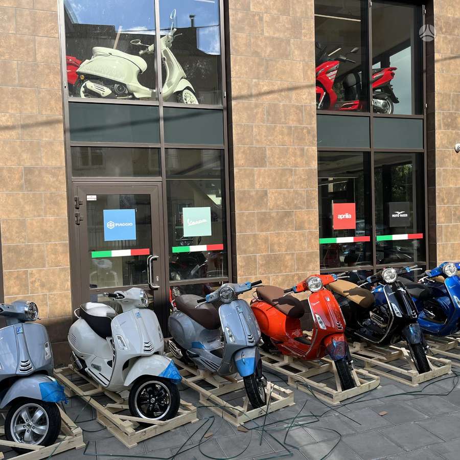 Piaggio Vespa 125cc, scooters / mopeds