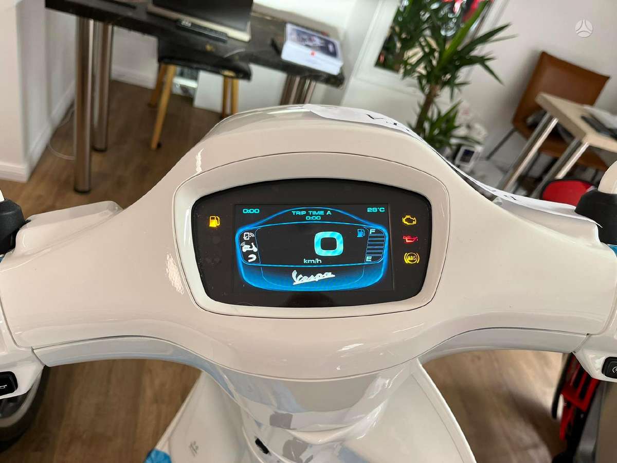 Piaggio Vespa 125cc, scooters / mopeds