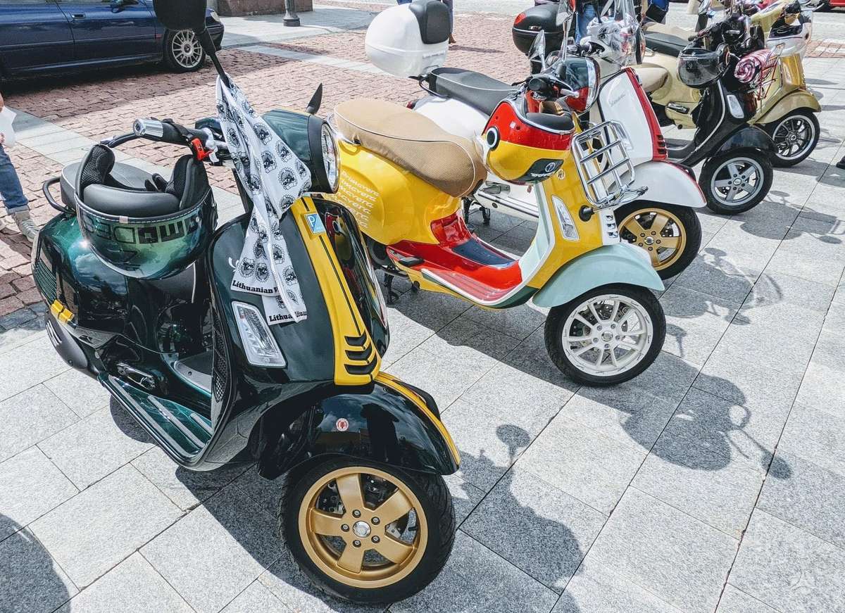 Piaggio Vespa 125cc, scooters / mopeds