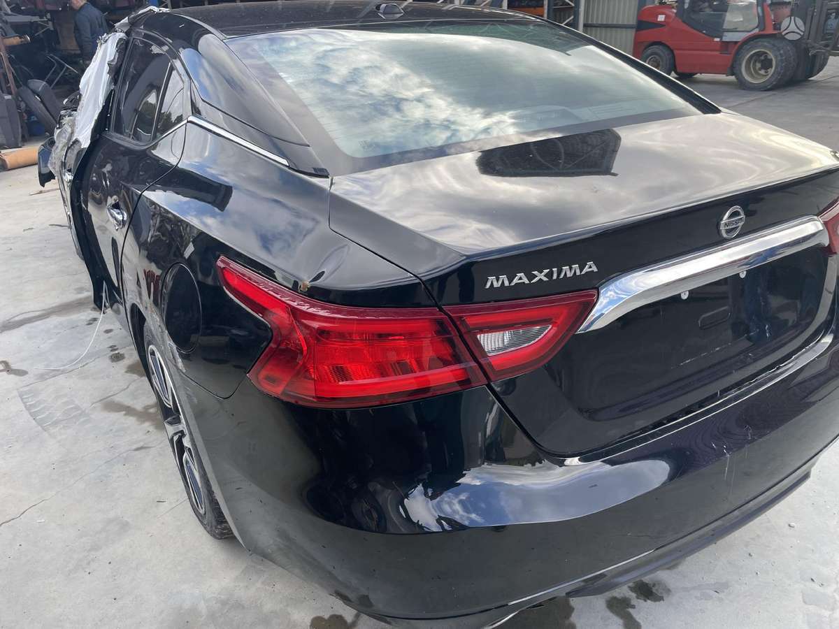 Nissan Maxima по частям