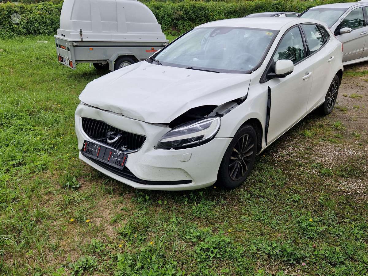 Volvo V40 dalimis