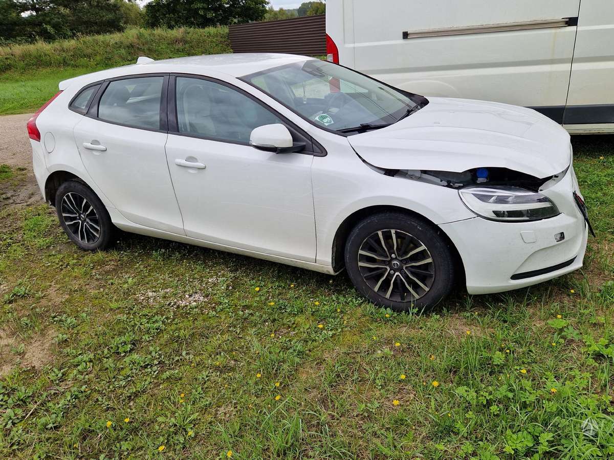 Volvo V40 for parts