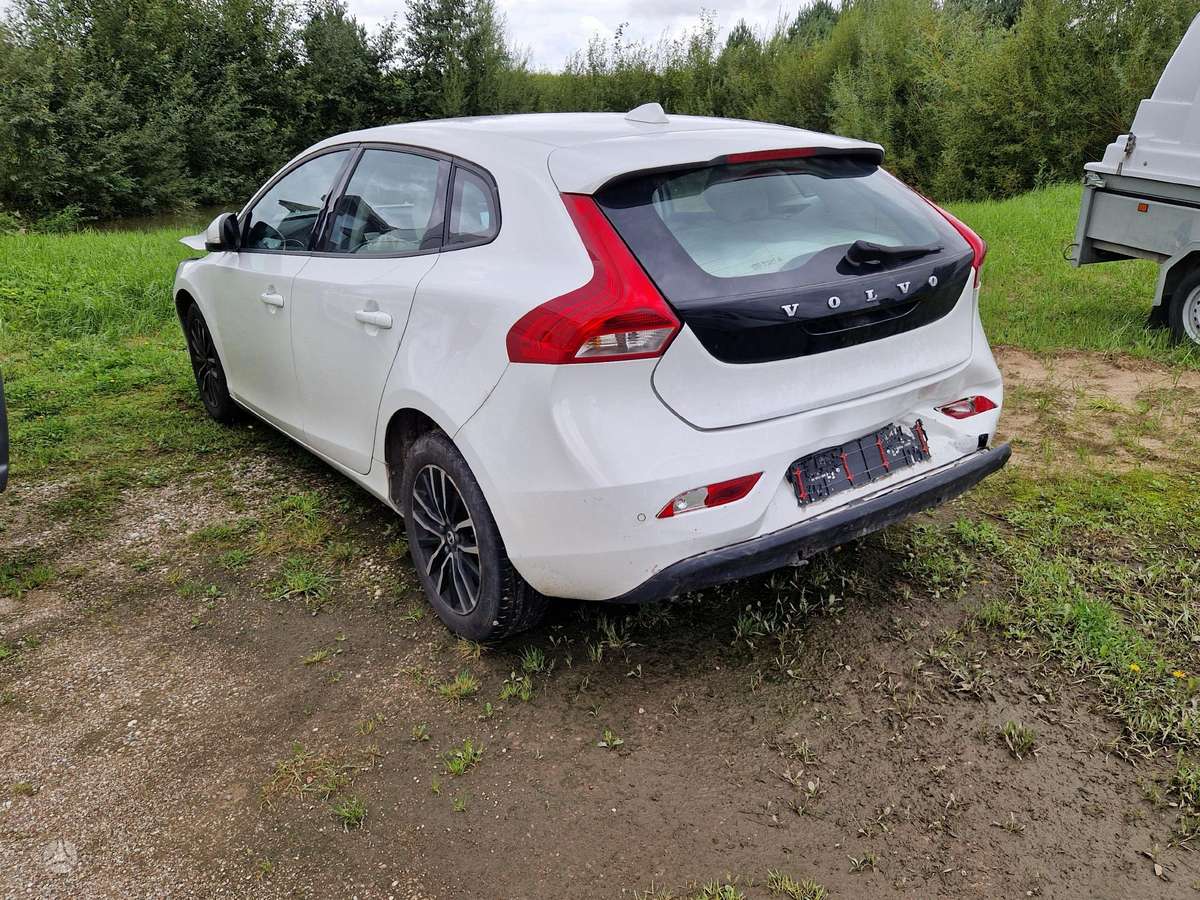 Volvo V40 по частям