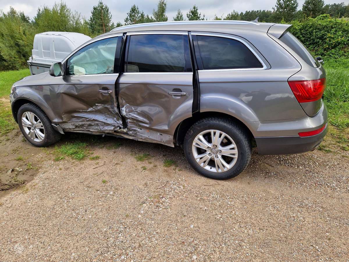 Audi Q7 dalimis