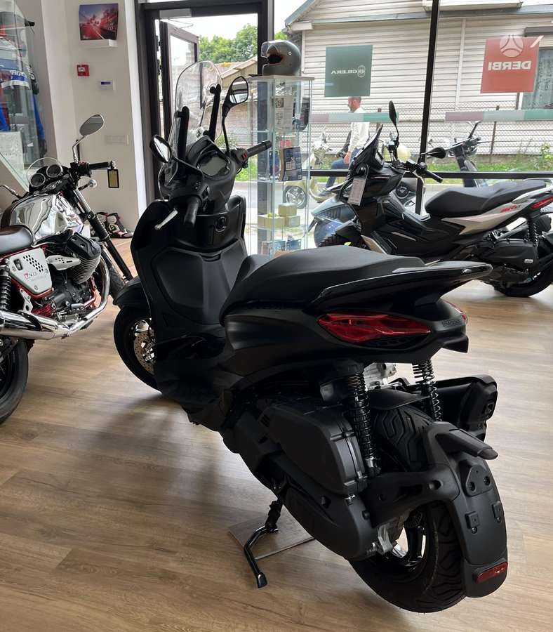 Piaggio Beverly 400cc, мотороллеры / мопеды
