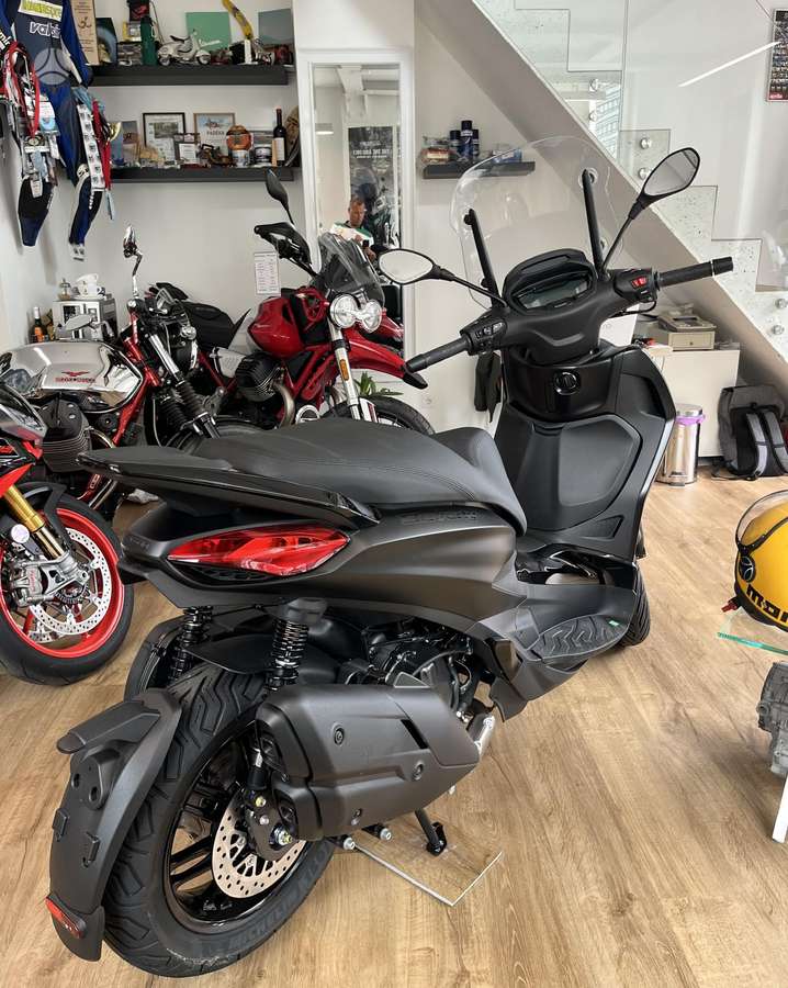 Piaggio Beverly 400cc, scooters / mopeds