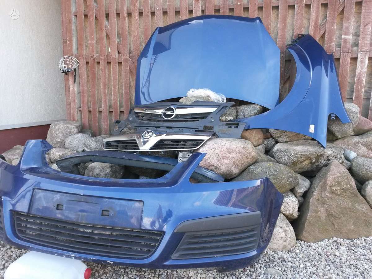 Opel Zafira Pr kapotas sparnai mėlyni ir sidabriniai žibintai pr papras
