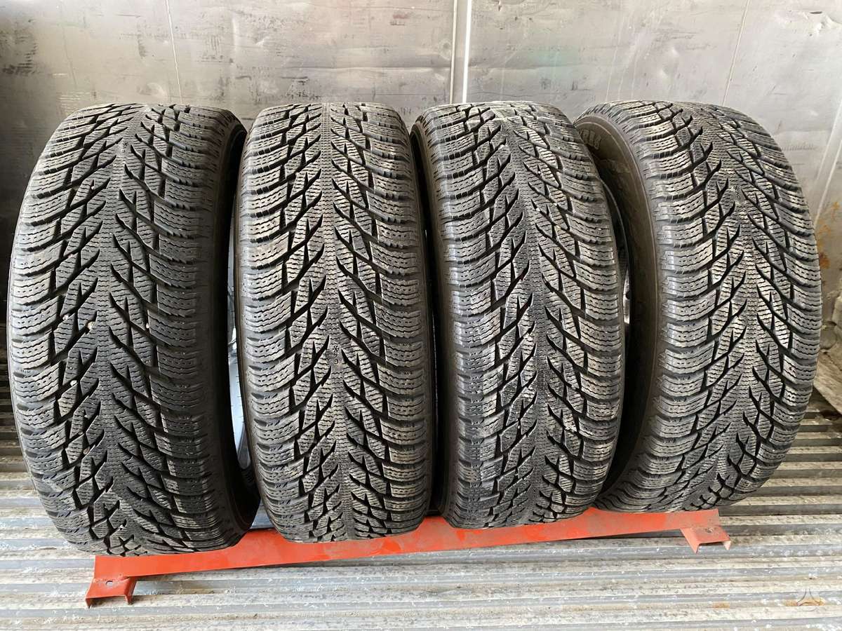 Nokian, žieminės 235/60 R17