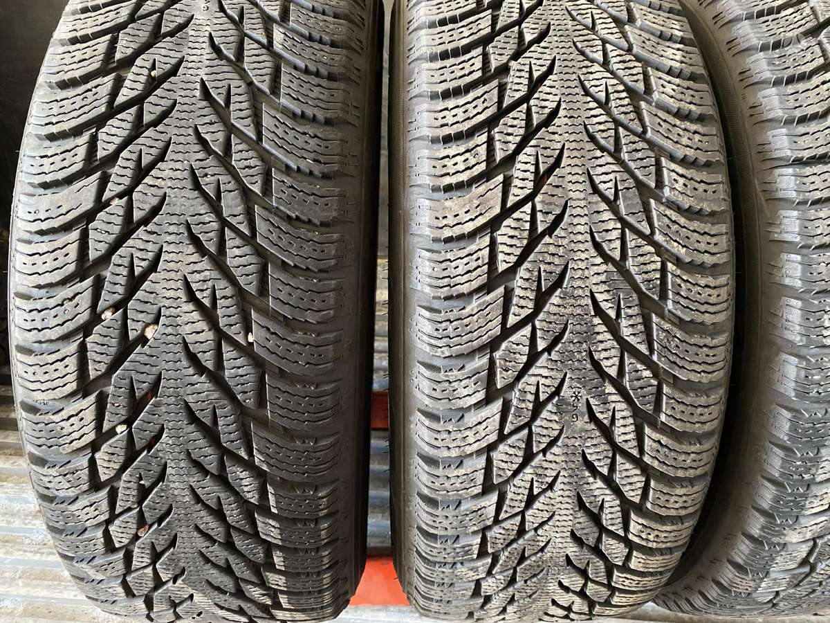 Nokian, žieminės 235/60 R17