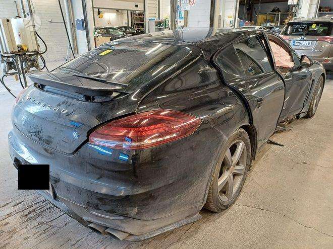 Porsche Panamera dalimis