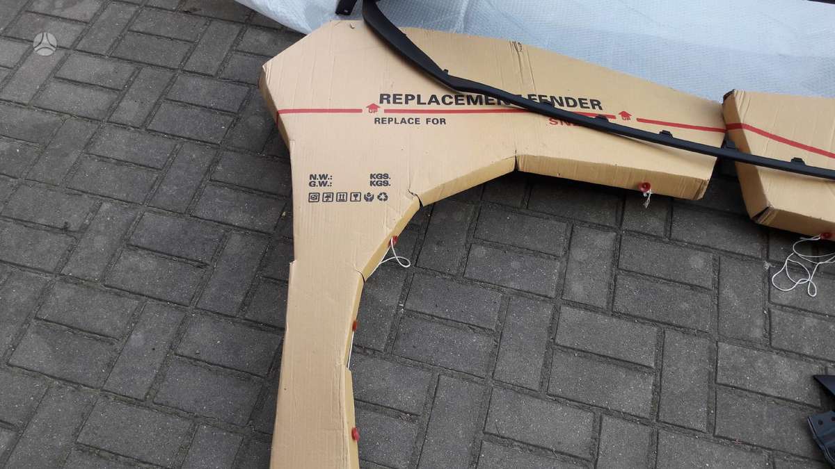 Toyota Sienna kėbulo dalys