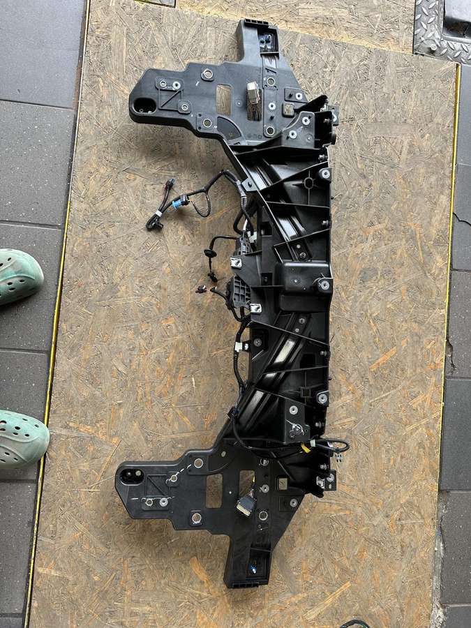 Tesla Model S rezerves daļās