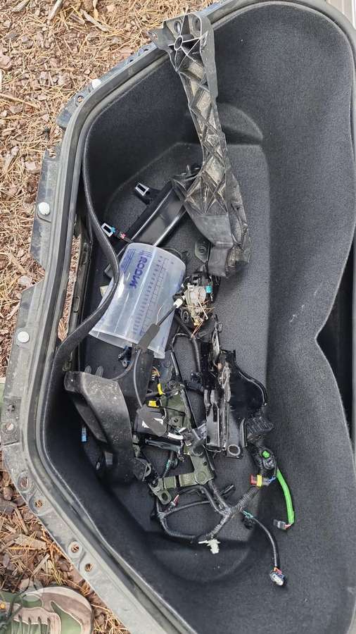 Tesla Model S rezerves daļās