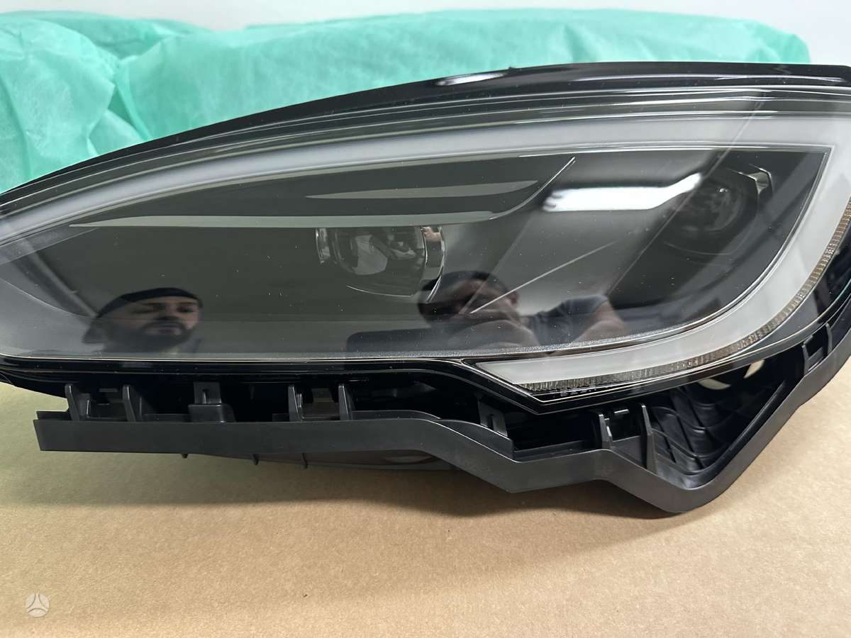 Tesla Model S rezerves daļās