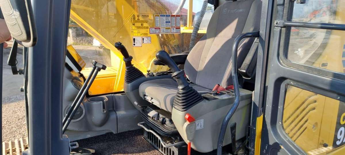 Komatsu Liugong CLG 922E, ekskavatoriai
