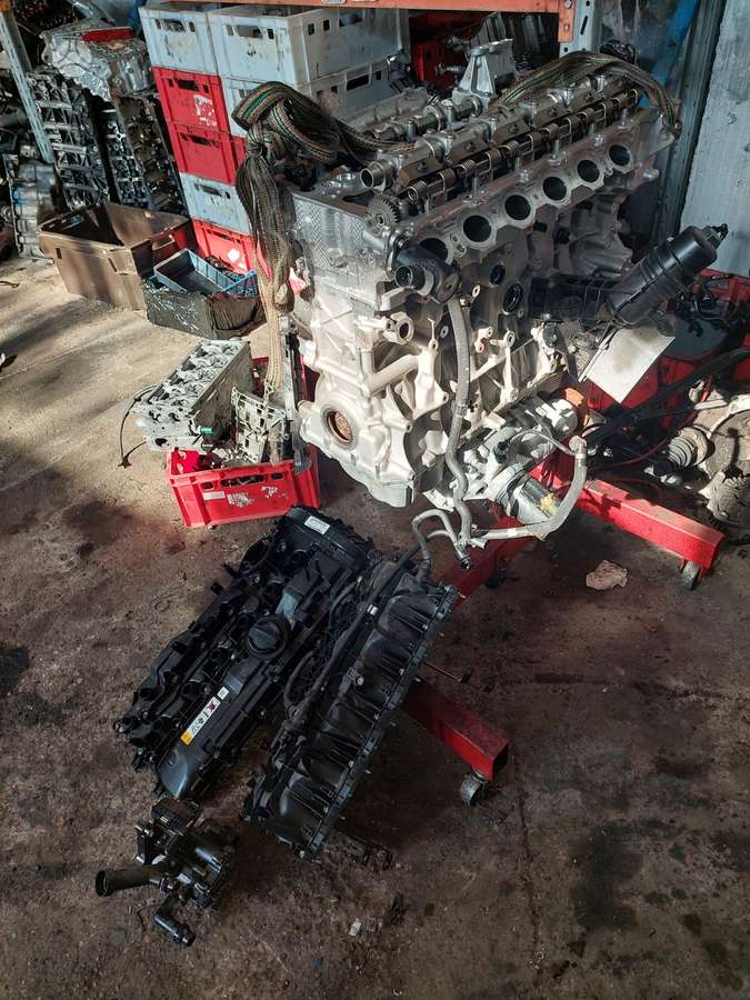 BMW X5 variklio detalės