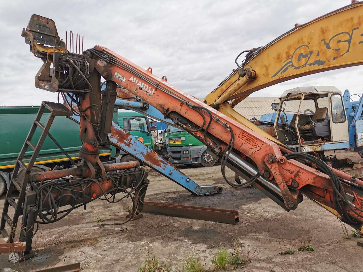 Atlas 125.1, crane