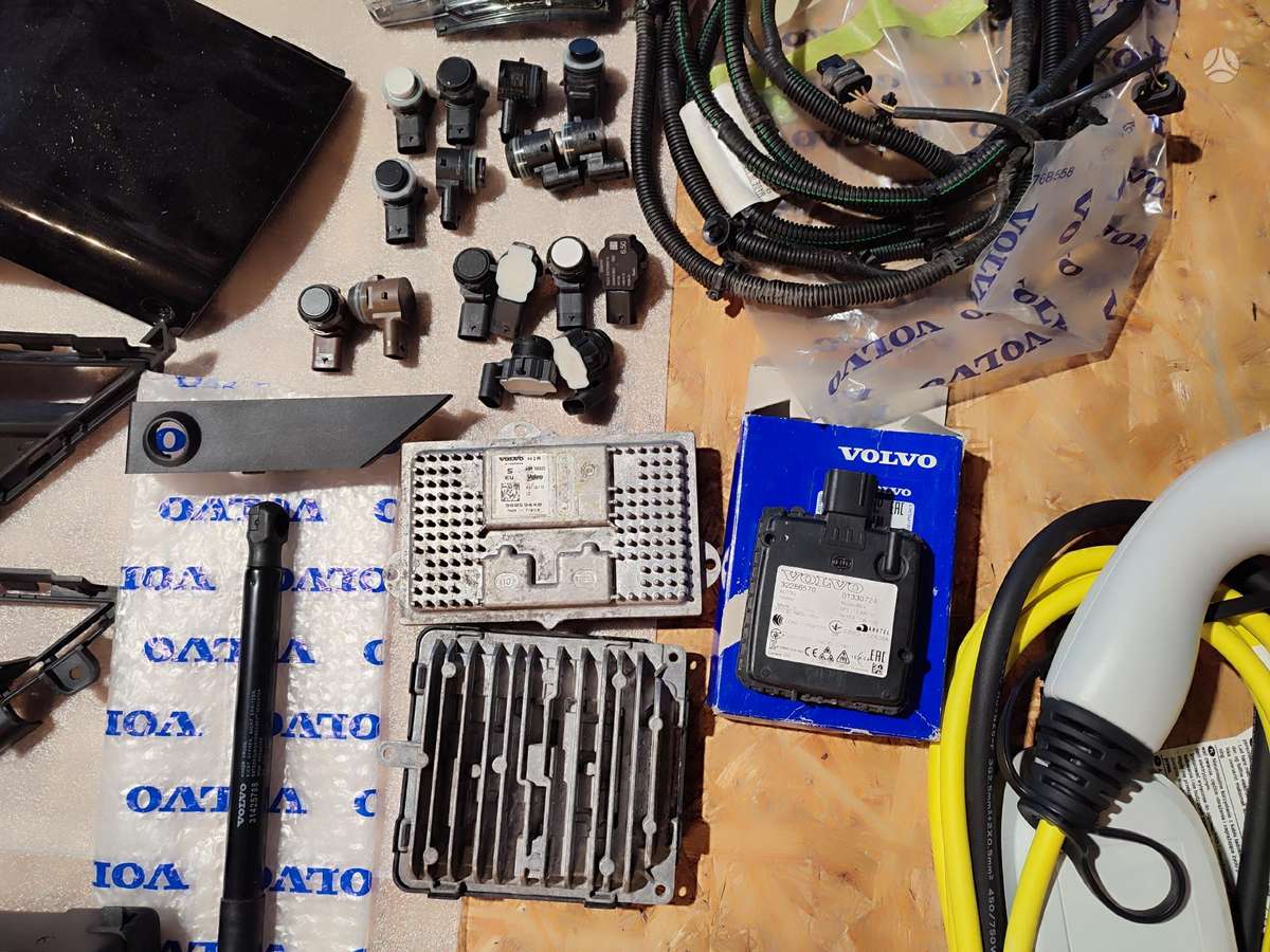 Volvo XC90 body parts