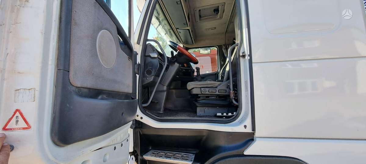 Volvo FM12 (Hook type), hooklift trucks