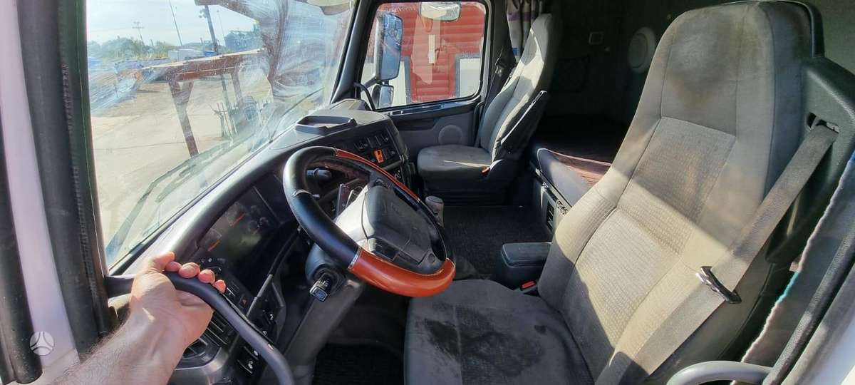 Volvo FM12 (Hook type), hooklift trucks