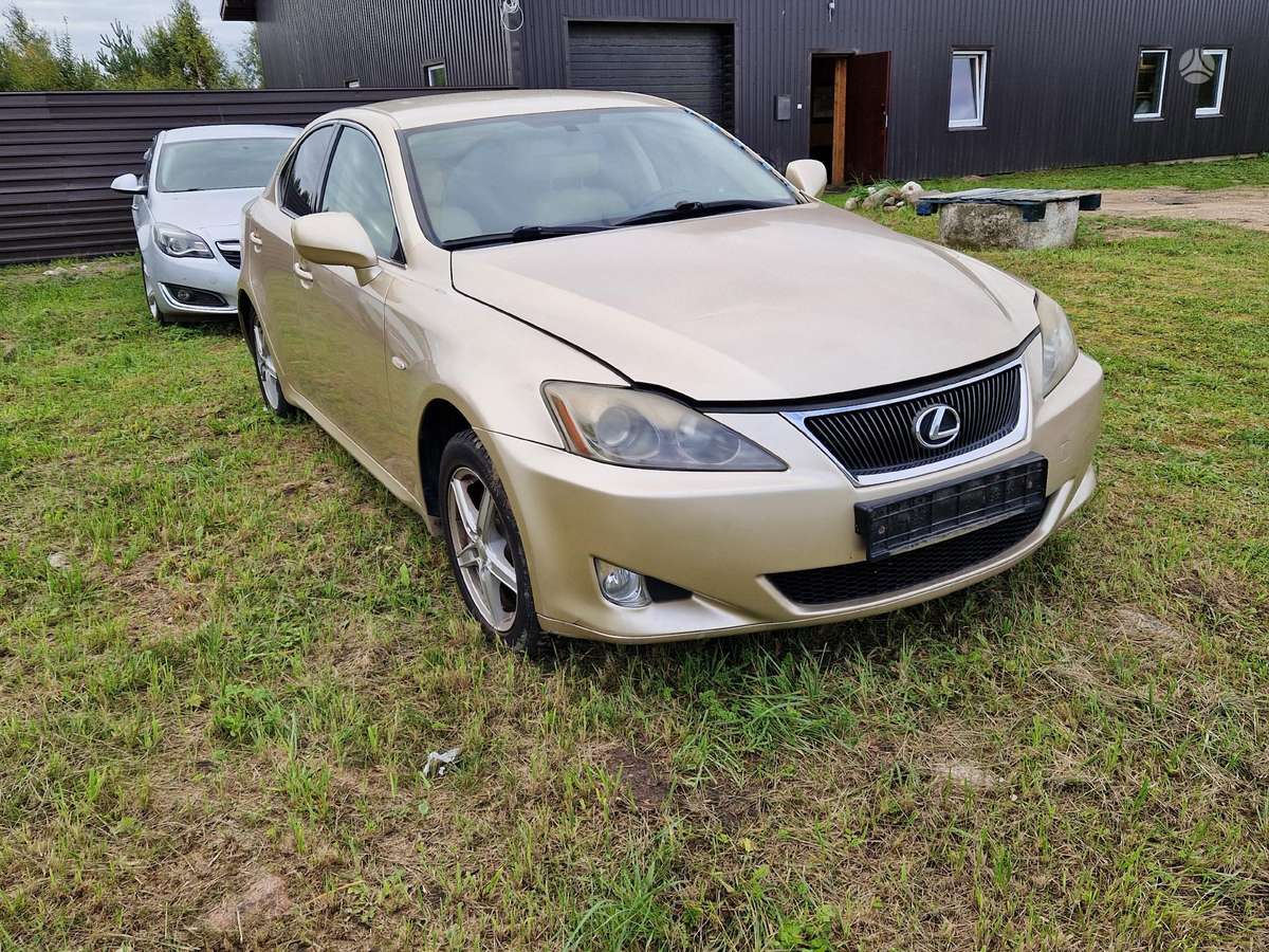 Lexus IS klasė по частям