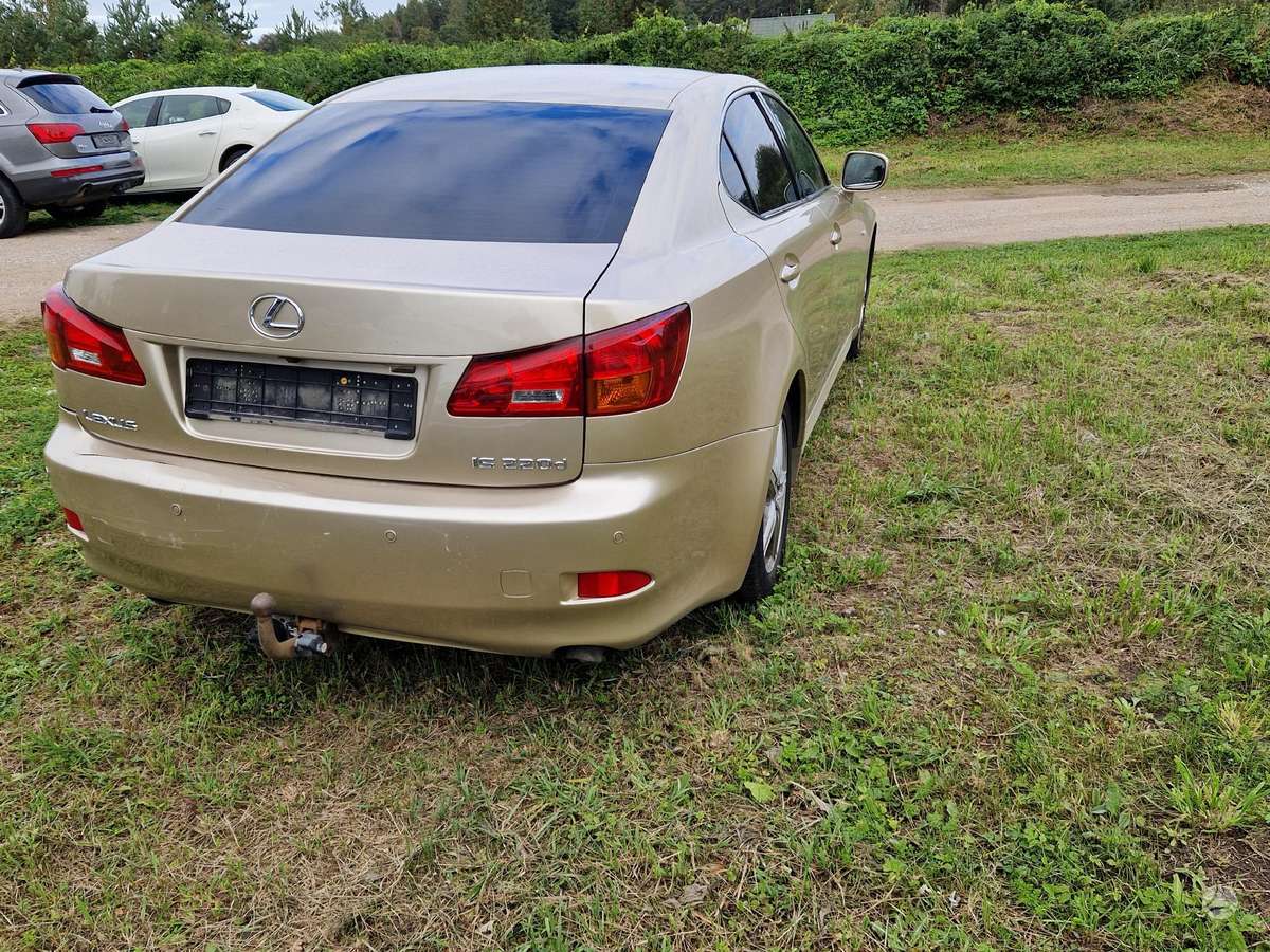 Lexus IS klasė по частям