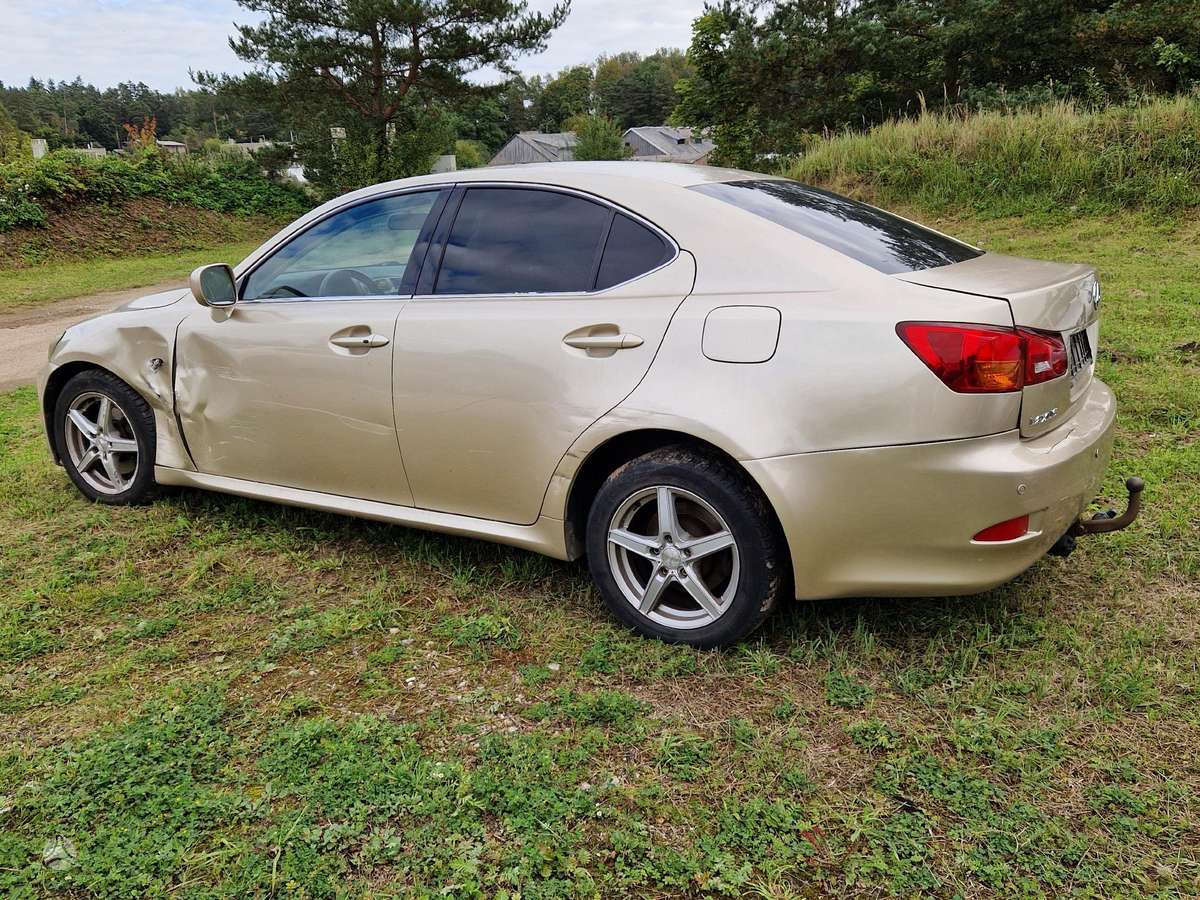 Lexus IS klasė по частям