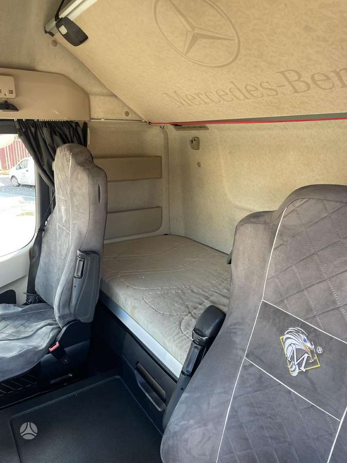 Mercedes-Benz Actros 1843, double sleeper