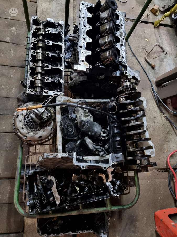 Volkswagen Multivan variklio detalės