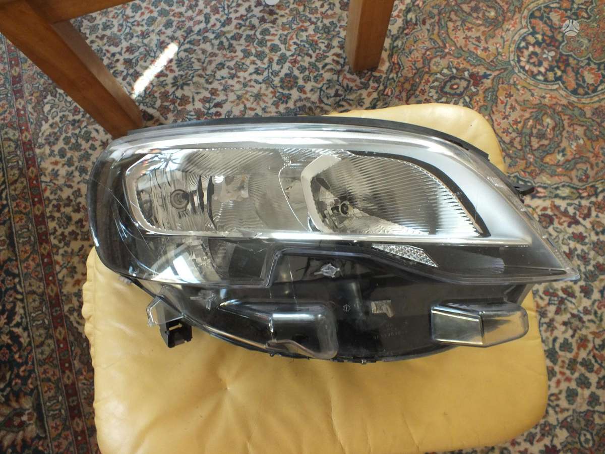 Peugeot Traveller lights