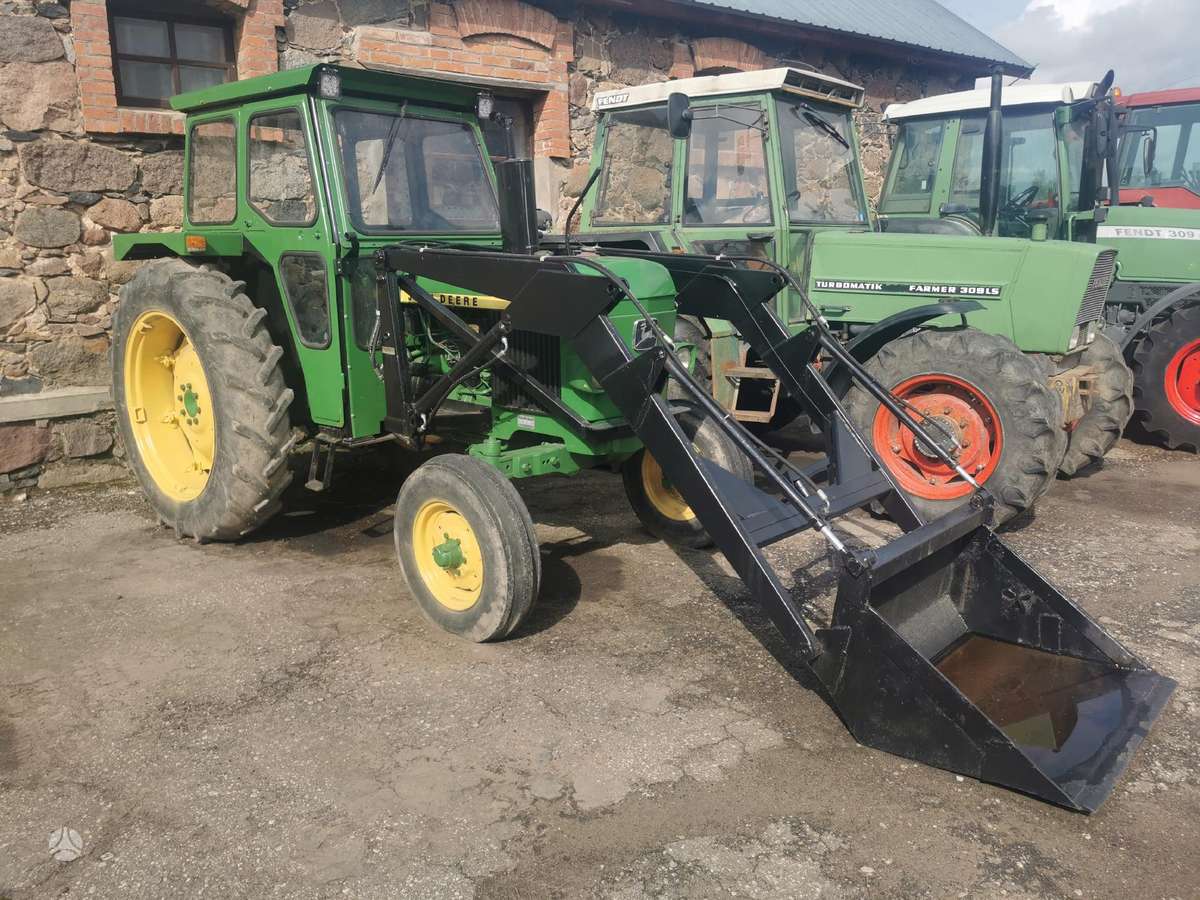 John Deere 2030, tractors