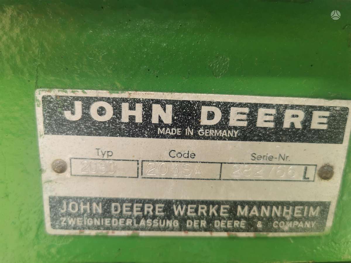 John Deere 2030, traktoriai