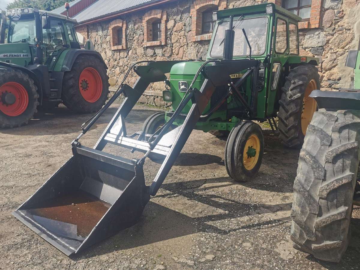 John Deere 2030, tractors