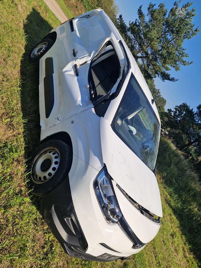 Toyota Proace City по частям