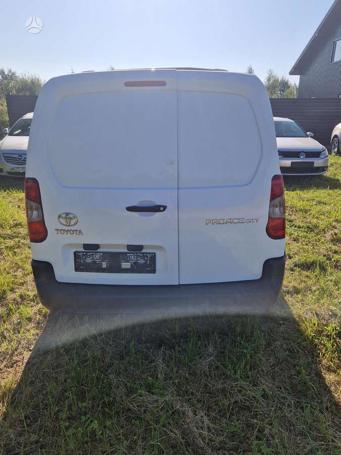 Toyota Proace City по частям