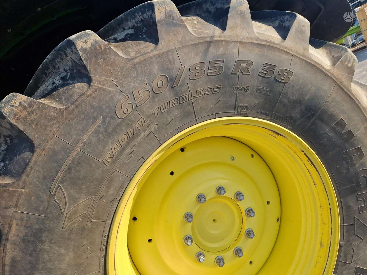 John Deere 6215 R, tractors